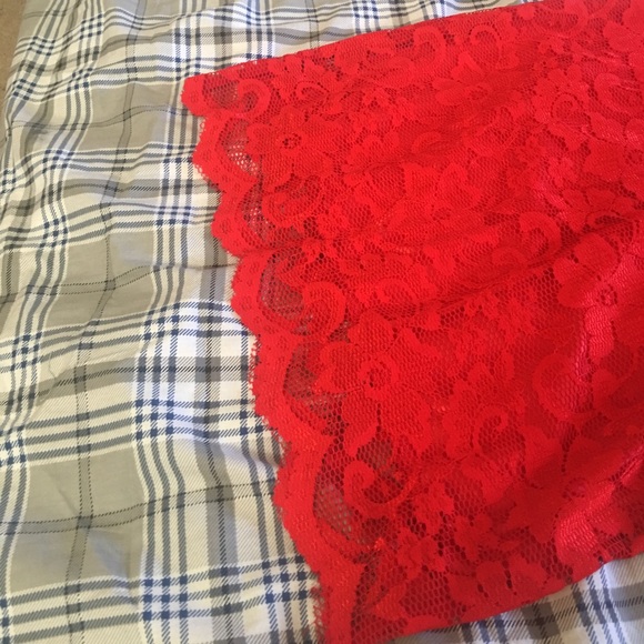 Lace dress - Picture 2 of 3